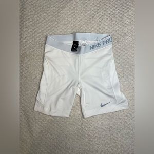 Nike | Small | White